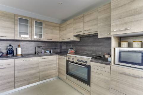 Rénovation complète d’une maison avec aménagement d’un garage transformé en séjour cuisine à Neuville sur Saône