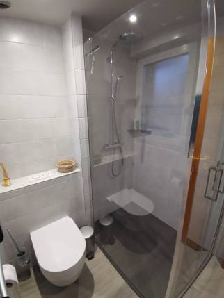 Douche à l'italienne et WC suspendu à Cernay