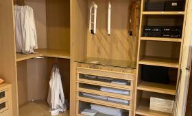 Dressing en hêtre aménagement dans pièce aveugle schéma sur mesure éléments ouverts appartement Aubagne (13400)