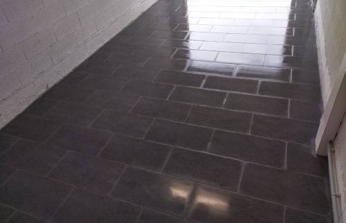 pose de carrelage dans un garage