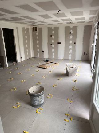 Pose de carrelage en revêtement de sol intérieur - Chatuzange-le-Goubet 26300