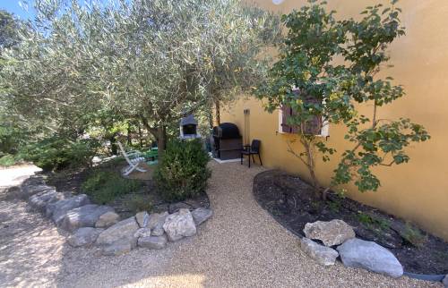 Allée jardin avec plantes La Maison Des Travaux Ales