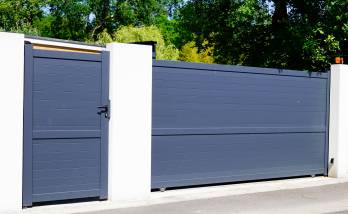 POrtail noir motorisé sur rail avec portillon -Cergy - 95800 -