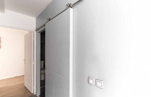 Porte coulissante de la salle de bain