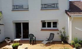 Nouvelle terrasse en bois après rénovation extérieure - Combs-la-Ville 77380