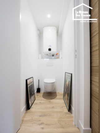 Toilette suspendu et chauffe eau extra plat