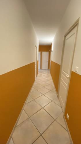 Rénovation des peintures d'un couloir à Abrest