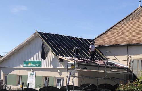 La toiture en cours de rénovation