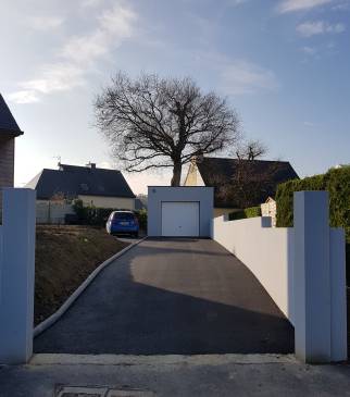 Travaux d'enrobés devant le garage