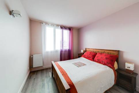 Pose de parquet dans la chambre