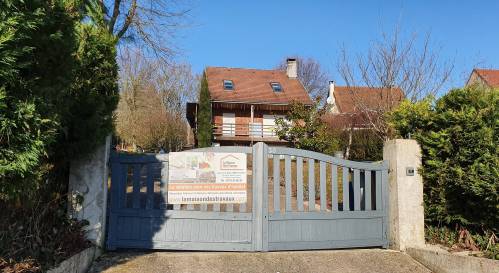  Ancien portail en bois avant remplacement par un portail alu - Soignolles-en-Brie 77111