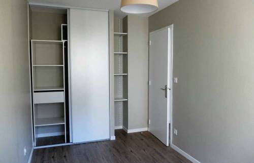 Rénovation complète d'un appartement situé dans Lyon 6° quartier Tête D'Or - chambre avec placard et penderie