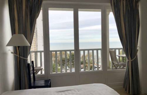 Remise à neuf des peintures d'un appartement à Trouville