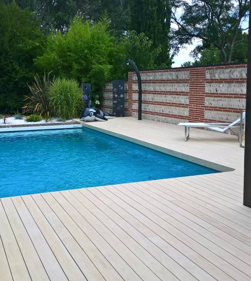 Piscine rectangulaire semi enterrée avec terrasse composite - Cergy - 95000 -