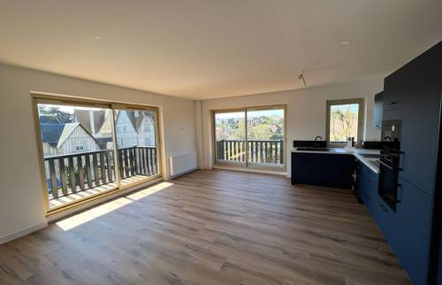 Le séjour avec la cuisine ouverte