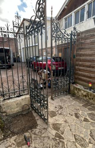 Restauration et repose d’un portail ancien à Troyes travaux