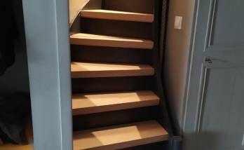 marche en Hêtre et contre marche teinté sombre