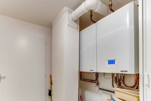 Rénovation complète d’une maison avec aménagement d’un garage transformé en séjour cuisine à Neuville sur Saône