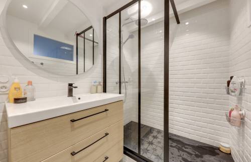 Rénovation complète d’un grand appartement dans un style urbain, Neuville Sur Saone