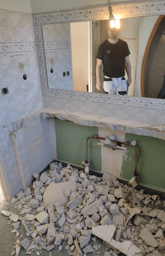 Carnet de chantier d’une rénovation de salle de bain à Crémieu : remplacement du mobilier