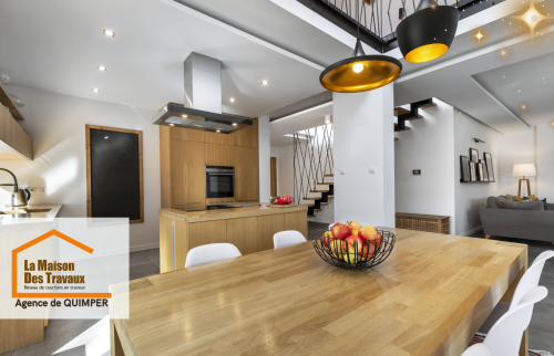 Une vue globale d’une cuisine ouverte sur le salon, créant un espace convivial et moderne. 🍽️🏡