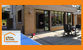 Extension bois moderne à Jussey : ouverture sur terrasse pour une maison lumineuse et chaleureuse.