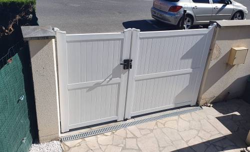 Nouveau portail en PVC - Solers 77111