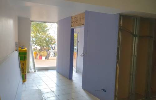 Création de cloisons pour redistribuer les espaces du local commercial à Voiron.