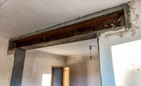 Pose d'un H en acier après validation par un bureau d'étude