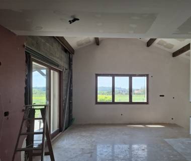 Travaux préparatoires à l'installation de baie vitrée à galandage en cours - Ambérieu-en-Bugey 01500