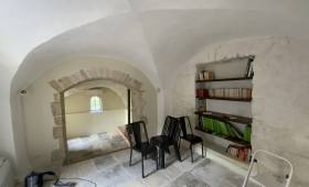 bibliothèque d'un mas rénové prés d'Alès 