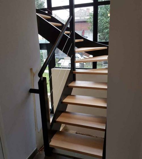 Départ de l'escalier après rénovation (Montgeron 91230)