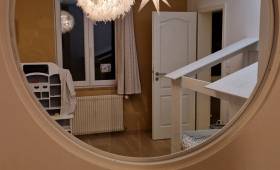 Verrière ronde dans chambre d'enfant à Saint Louis