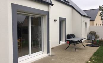 Ravalement de façade avec mise en valeur des encadrements de fenêtres - Nantes 44