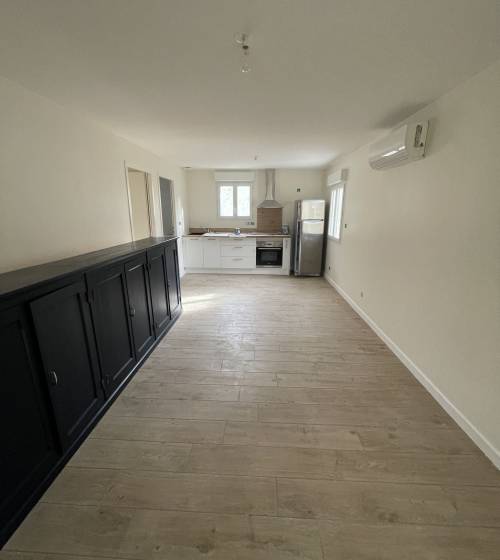 Cuisine ouverte dans une résidence secondaire rénovée - Montélier 26120