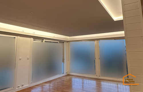 Faux plafond avec LED intégrées