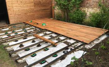 Terrasse en bois en construction