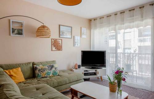 Rénovation d'un appartement avec cuisine ouverte sur l'espace séjour, Lyon 