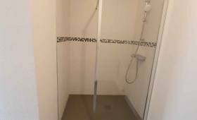 salle de bain avec douche rénovée à Sens (89) 