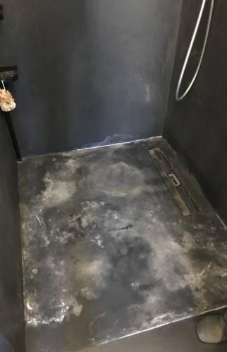 Esapce salle d'eau avec receveur détérioré avant travaux - Cassis (13260) 