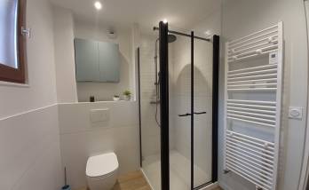 vue d'ensemble de la salle de bain