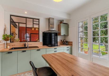 renovation-cuisine-vert-pastel-bois-nantes-ouest