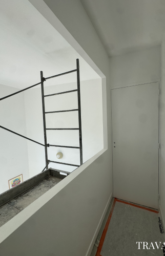 Travaux de menuiserie sur la mezzanine