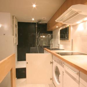 Rénovation complète d'un studio de 16m² à Paris - Cuisine et baignoire