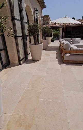 terrasse en pierre naturelle