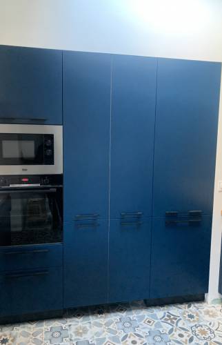 Cuisine bleue pétrole La Maison des Travaux Rouen