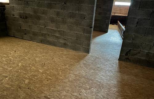 Plancher bois OSB - architecte 73, bureau d’étude 73, maçon 73, menuisier 73, charpentier 73, couvreur 73, plaquiste 73, carreleur 73, plombier 73, électricien 73