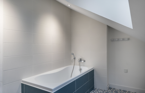 Création d'une salle de bain avec une forte pente