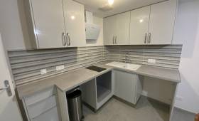 cuisine blanche et grise La Maison Des Travaux Alès