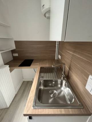 Petit appartement rénové avec pose de cuisine équipée - Nantes 44